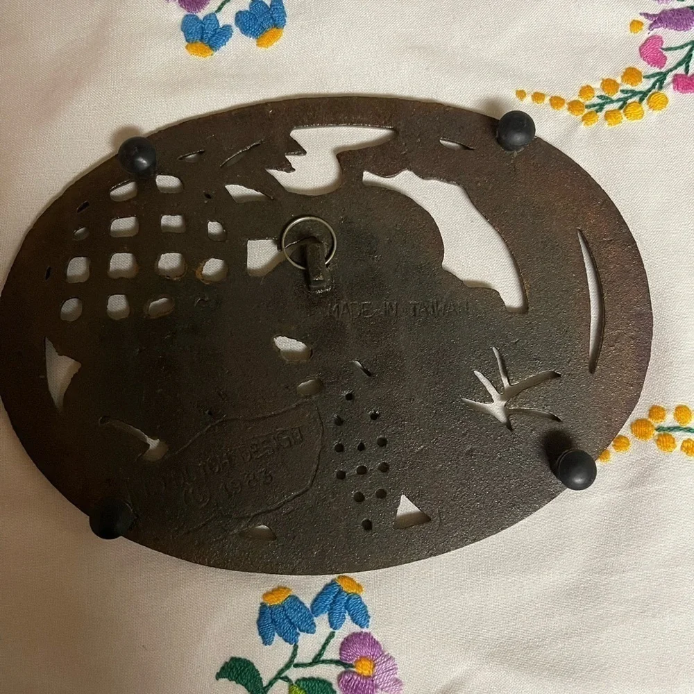Vintage 1983 Old Dutch Design Fruit Trivet Wall Decor copper cast iron.